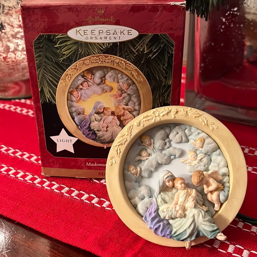 1997 Hallmark Keepsake Ornament Madonna and child